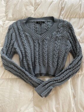 Love Tree Cropped Cable Knit V-Neck Sweater - Gray
